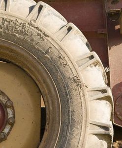 Ojciec przejechał koparką 6-letniego synka