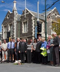 Dwie minuty ciszy w tydzień po trzęsieniu ziemi