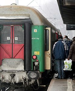 Dantejskie sceny na kolei - wskakiwali przez okna do pociągów