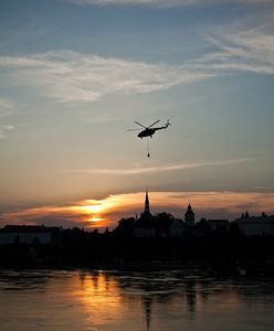 W czasie powodzi ratowali ludzi - odznaczył ich prezydent