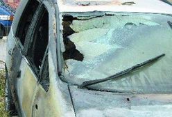 Spłonęły samochody policjantów - to była zemsta?