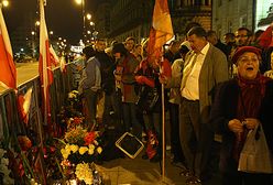 Obrońcy krzyża zbierają na pomnik, znicze i ulotki