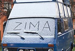 Zima atakuje - na drogach robi się niebezpiecznie