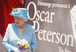 Królowa Elżbieta II odsłoniła pomnik Oscara Petersona