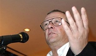 Protestują przeciwko uhonorowaniu Adama Michnika