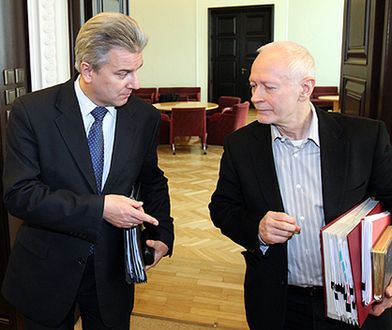 Życzenia dla ministra: kto daje i zabiera, ten...