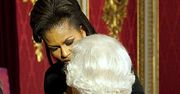 Michelle Obama objęła królową - "tego się nie robi"