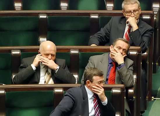 W PiS zaczęła obowiązywać karta parlamentarzysty