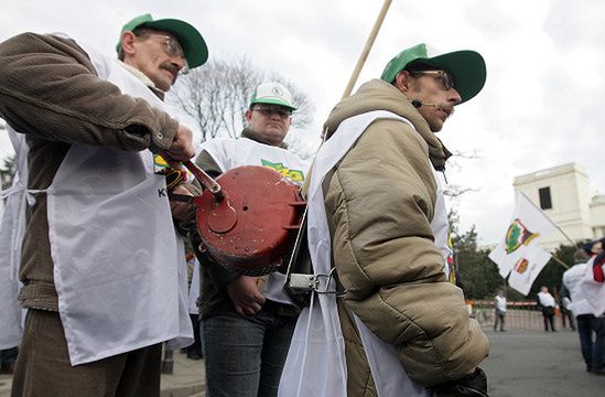 Protesty przed sejmem przeciwko "pomostówkom"