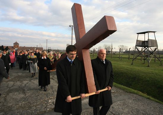 Przeszli ścieżkami obozu zagłady, modląc się za ofiary