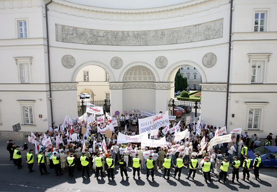 Pracownicy Sanepidu: podwyżek i przeprosin od Palikota