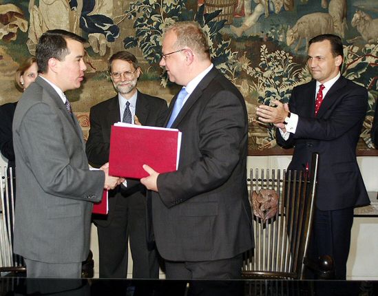 Polska i Stany Zjednoczone parafowały umowę ws. tarczy antyrakietowej