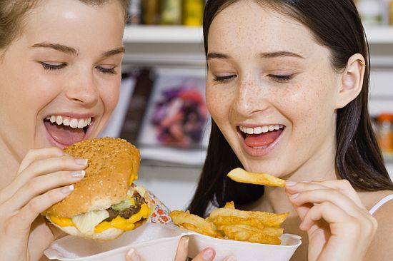 W czasie kryzysu Polacy wybierają fast foody