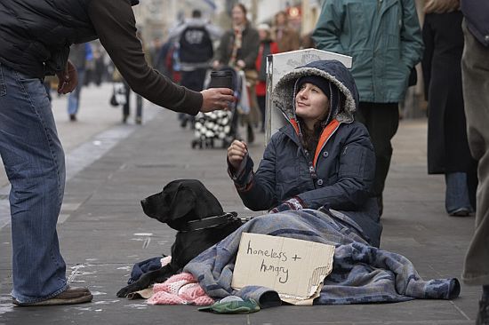 Prawie jedna czwarta Polaków żyje w skrajnej biedzie