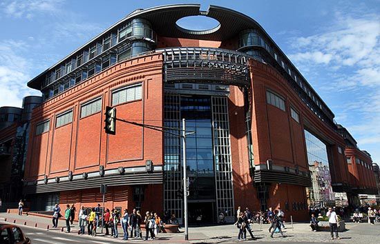 Alarm bombowy paraliżuje kolejne centrum handlowe