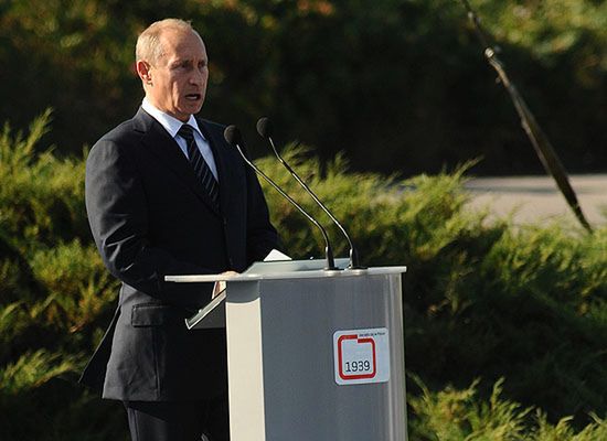 "Putin w Polsce wyszedł z wychodka i nie umył rąk"
