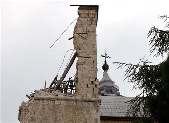 Kolejne silne wstrząsy we Włoszech - rośnie liczba ofiar