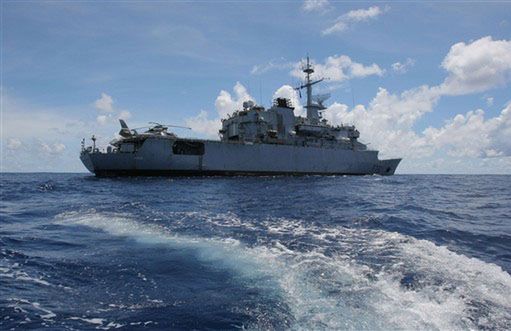 Francuska marynarka zwolniła trzech piratów z Somalii