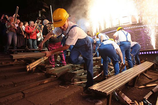 Demolka amfiteatru na koniec festiwalu w Opolu