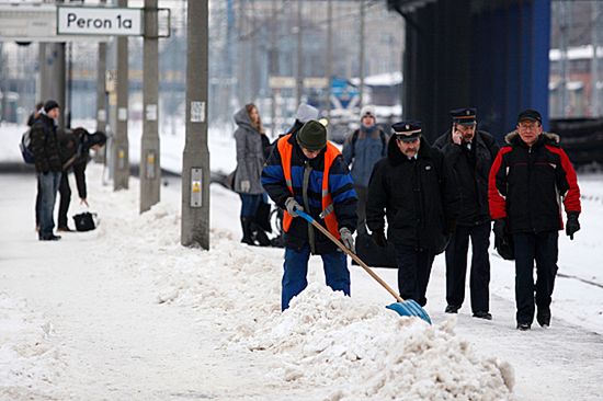 Kolej znów przegrywa z zimą; prognozy pogody są bezlitosne