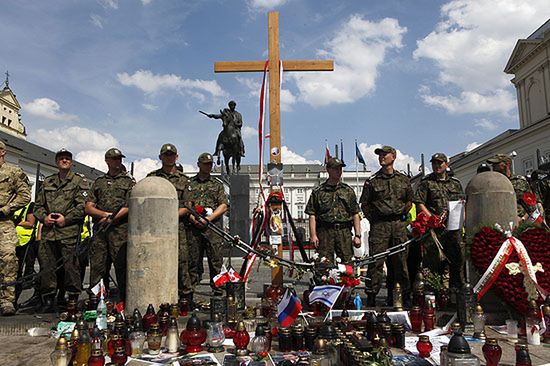 Przełom w sprawie krzyża? Zostaje przed pałacem