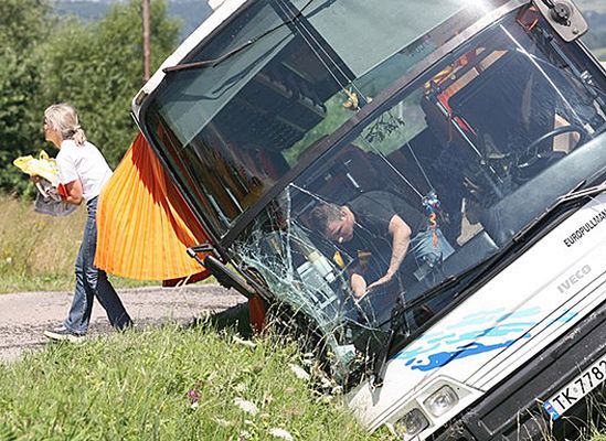 10 dzieci rannych w wypadku autokaru na "zakopiance"