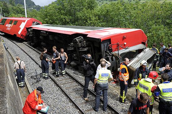 Wypadek pociągu w Szwajcarii - 1 osoba nie żyje, 42 ranne