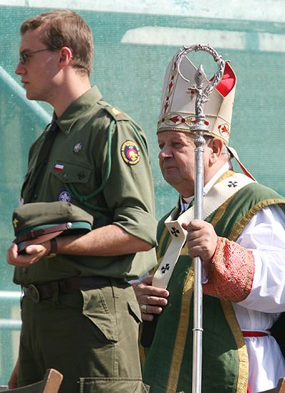 Kard. Dziwisz zabrał głos ws. krzyża przed Pałacem