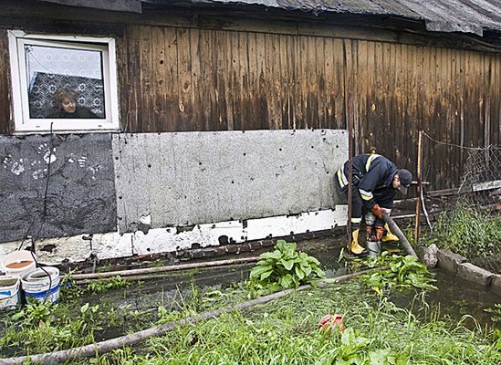 Liczą straty i czekają na kolejny atak żywiołu