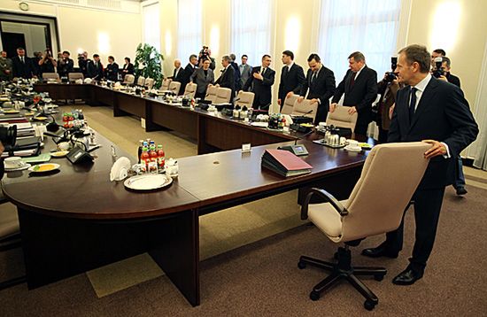 Rząd i premier Tusk zyskują w oczach Polaków