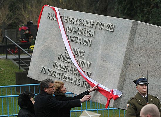 "Prezydent złośliwie wybrał godzinę odsłonięcia pomnika"