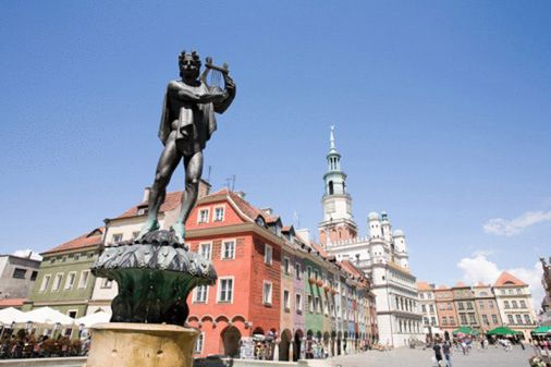 Wtłoczyli beton w rury - rynek w Poznaniu zagrożony