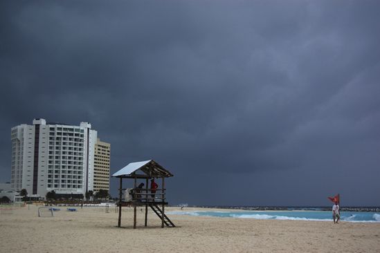 Tropikalny sztorm atakuje wybrzeża Zatoki Meksykańskiej