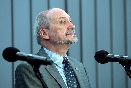 Macierewicz: szokujące rozbieżności dotyczące sekcji zwłok