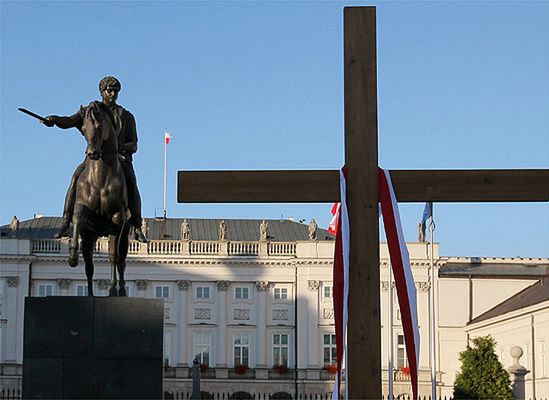 Krzyż zniknie sprzed Pałacu?