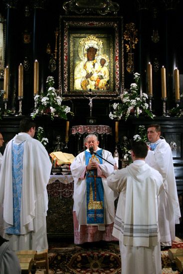 Matka Boska Częstochowska w "kosmicznej koronie"