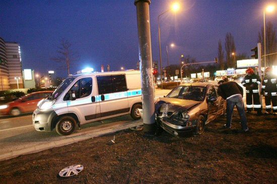 Wypadek przy Galerii Mokotów: wjechał autem w pieszych