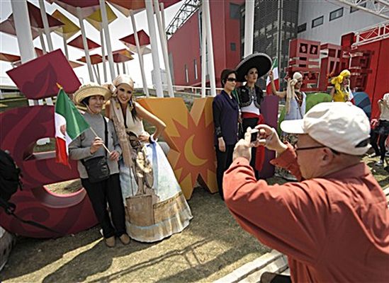 EXPO robi furorę. Tłumy w kolejkach do pawilonów