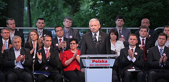 Kaczyński: Komorowski tylko wypełnia urząd prezydenta