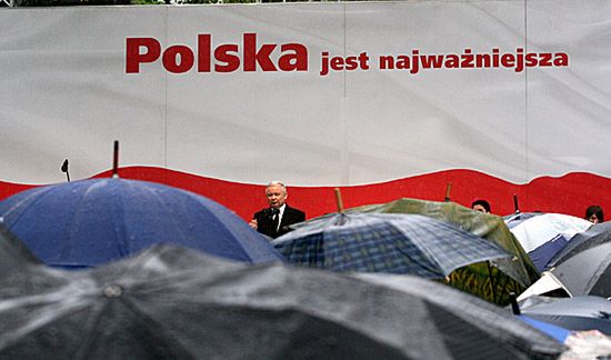 "Kandydatów PiS i PO różnią teraz tylko wąsy"