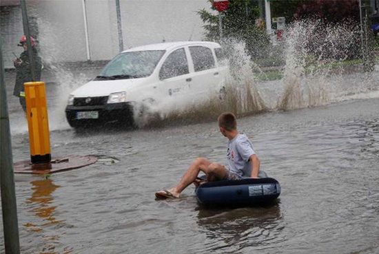 Woda przekroczyła stany alarmowe w polskich rzekach