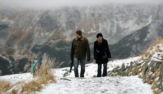 Spadł pierwszy śnieg - czy to początek srogiej zimy?