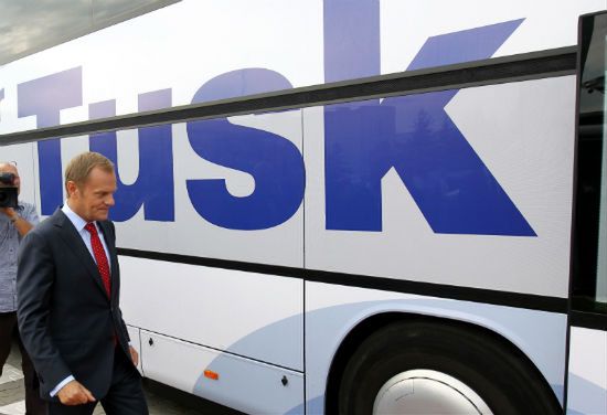 Kłopoty na trasie "Tuskobusa" - zablokowali przejazd