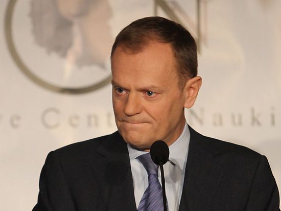 Premier Tusk każe zwalniać ludzi - przedwyborcza gra?