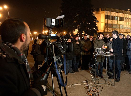 Na znak protestu telewizja nadaje z ulicy