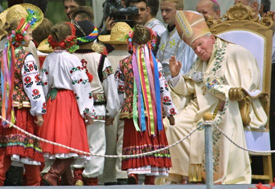 "Papież był dziecinny i próżny" - awantura u Olejnik