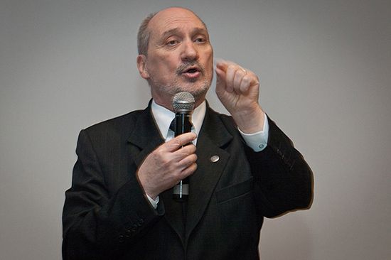 Macierewicz: on działał na szkodę Polski po katastrofie