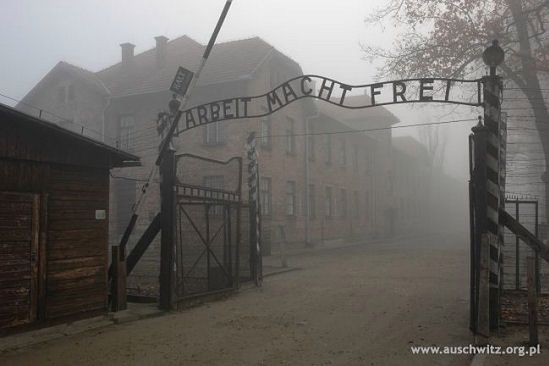 "Corriere della Sera" o Auschwitz: polski obóz