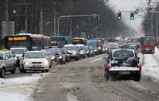 Ciężka sytuacja na drogach po zamieciach śnieżnych