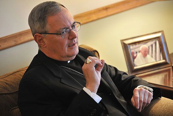 Biskup odmawia politykowi komunii, bo "popiera aborcję"